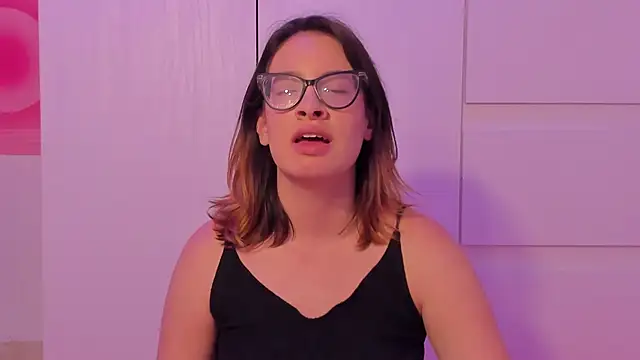 maddie walton online show from November 19, 2025, 4:45 am