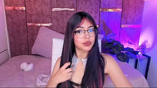  ViolletteNoir  online show from November 25, 2025, 7:58 pm