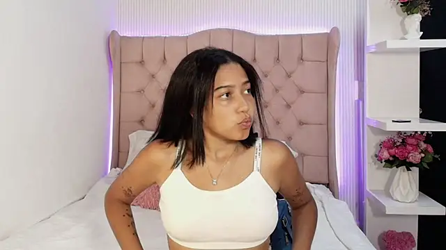 cheerry moon online show from November 18, 2025, 9:08 pm