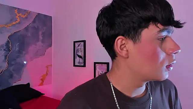 Isaac Kurtt online show from December 15, 2025, 7:29 pm