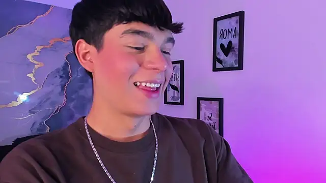 Isaac Kurtt online show from December 22, 2025, 8:06 pm