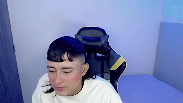 Tatann 18 online show from November 5, 2025, 9:48 pm