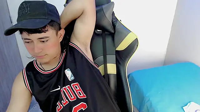 Tatann 18 online show from November 26, 2025, 8:32 pm