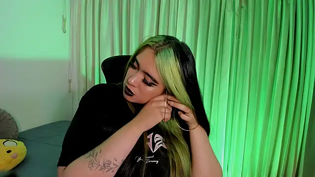 Lilith Zenith  online show from December 15, 2025, 4:06 am