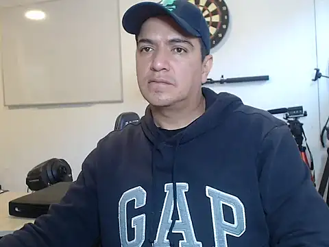 Snapshot of yayo_33 chatting on November 6, 2025, 8:54 pm yayo 33 online show from November 6, 2025, 8:54 pm