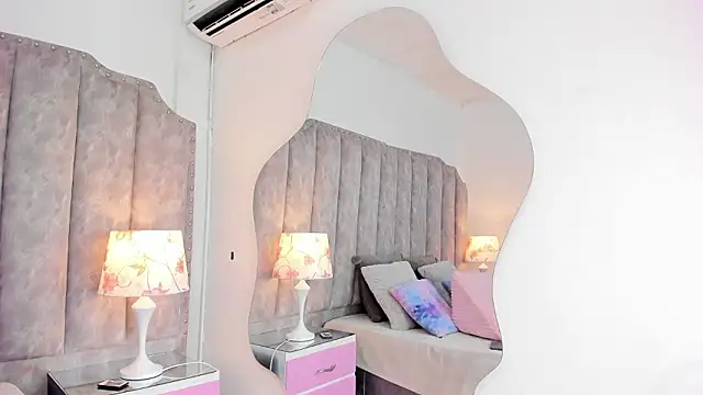 Snapshot of RubyCrox chatting on February 26, 2026, 8:19 pm RubyCrox online show from February 26, 2026, 8:19 pm