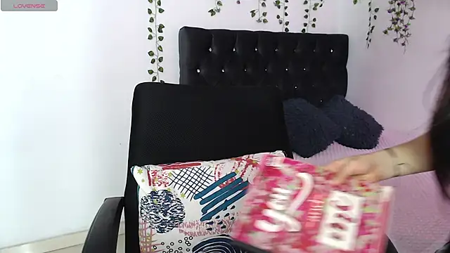 Snapshot of Gaby_Jhonson chatting on November 10, 2025, 5:56 pm Gaby Jhonson online show from November 10, 2025, 5:56 pm