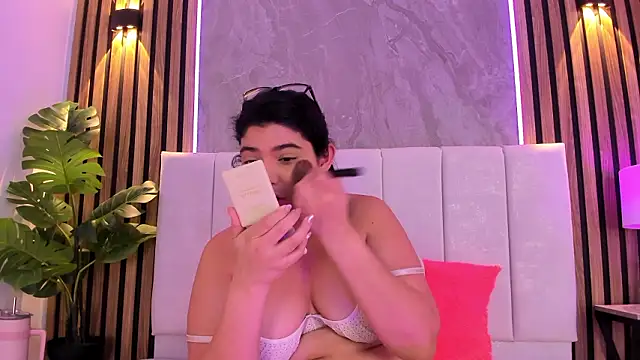 Carlotta de velour online show from March 24, 2026, 3:11 am