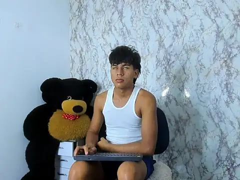 Valentino Lane online show from February 8, 2026, 5:55 am