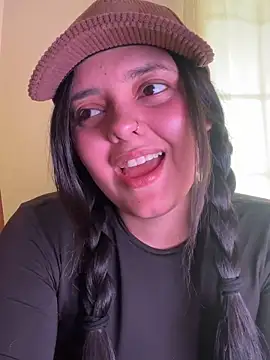 candicewest  online show from April 23, 2026, 6:10 pm