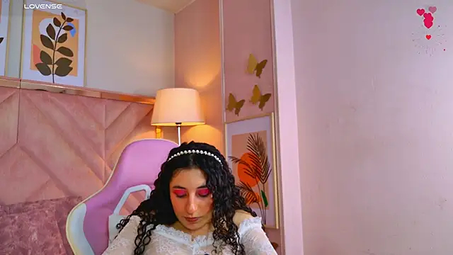 DemiJones  online show from May 27, 2026, 5:15 am