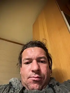 miguel910921 online show from February 4, 2026, 8:47 pm