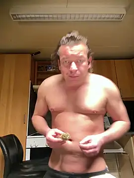 miguel910921 online show from February 11, 2026, 11:32 pm