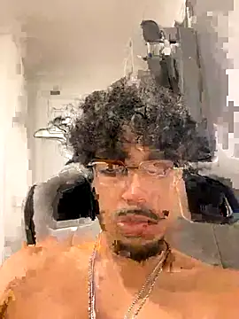 jayluvsu69 online show from November 12, 2025, 1:11 pm