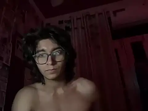 yourfavhoee online show from November 12, 2025, 9:03 pm