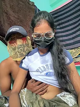 leenaboyxh online show from November 14, 2025, 4:00 am