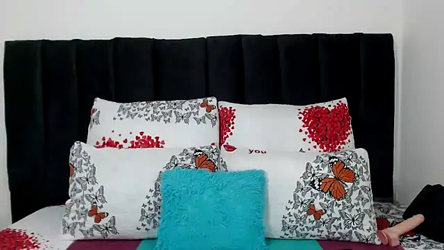 Miss-Berries online show from March 28, 2026, 1:22 pm