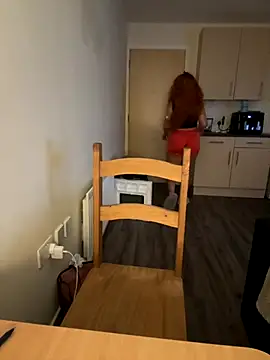 Snapshot of LillieMaee chatting on November 6, 2025, 3:35 pm LillieMaee online show from November 6, 2025, 3:35 pm