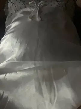  vaiolet owo online show from November 23, 2025, 5:07 am