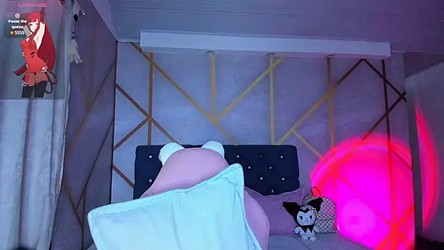  vaiolet owo online show from February 26, 2026, 5:50 am