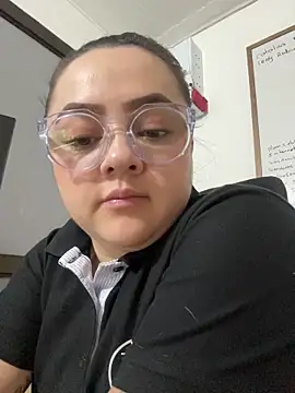 cleo wale  online show from November 10, 2025, 10:53 pm