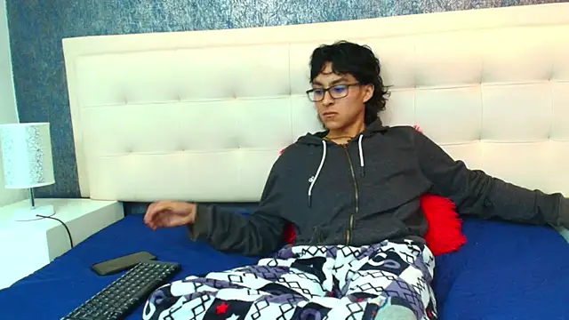 Zoro V online show from November 7, 2025, 12:05 pm