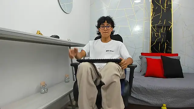 Zoro V online show from November 11, 2025, 7:58 pm