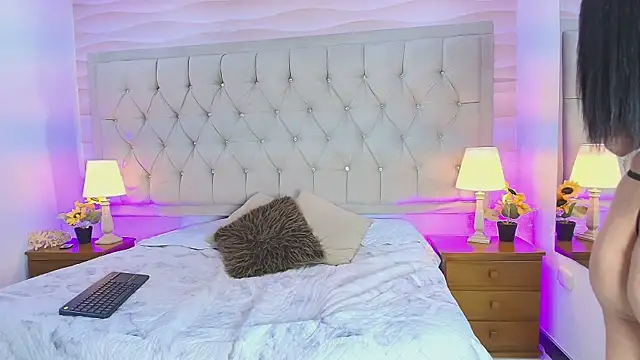 Liathompson FG online show from December 16, 2025, 12:43 pm