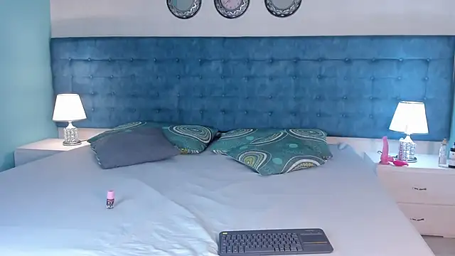 AlahiaCardona online show from November 29, 2025, 1:58 pm