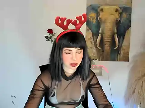 Hollysquirtx online show from November 10, 2025, 1:43 pm