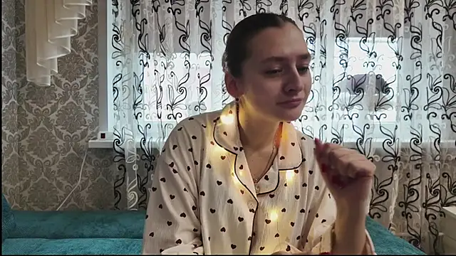 Snapshot of SweetLiaison chatting on December 4, 2025, 7:28 am SweetLiaison online show from December 4, 2025, 7:28 am