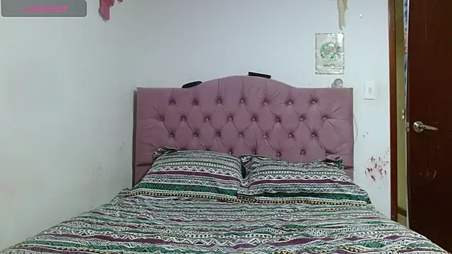 katty hottest online show from November 26, 2025, 2:51 pm