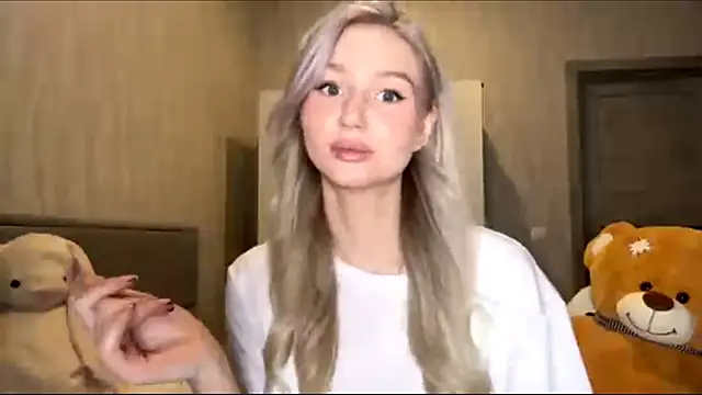 Snapshot of MoonlitCrystalia chatting on November 9, 2025, 4:16 pm MoonlitCrystalia online show from November 9, 2025, 4:16 pm