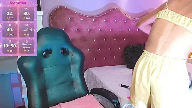 AnnaRouseQueen online show from December 5, 2025, 3:59 am