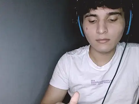 suggarboy03 online show from November 15, 2025, 4:21 am