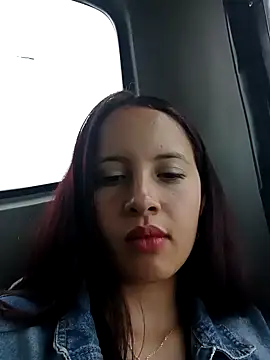 Chloe 2-4 online show from November 10, 2025, 7:02 pm