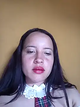 Chloe 2-4 online show from November 11, 2025, 9:04 pm