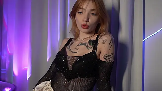 LinaaVelle online show from May 24, 2026, 12:26 am