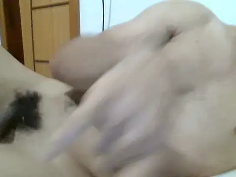 Delvin Hot  online show from November 7, 2025, 9:04 pm