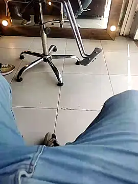 Snapshot of NestedReagent chatting on February 10, 2026, 7:40 pm NestedReagent online show from February 10, 2026, 7:40 pm