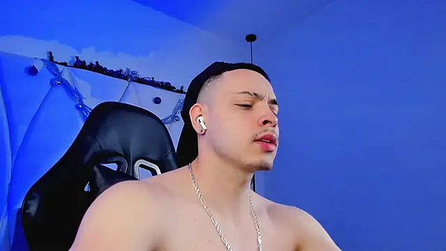 Maxwell Dupont online show from December 3, 2025, 12:03 pm