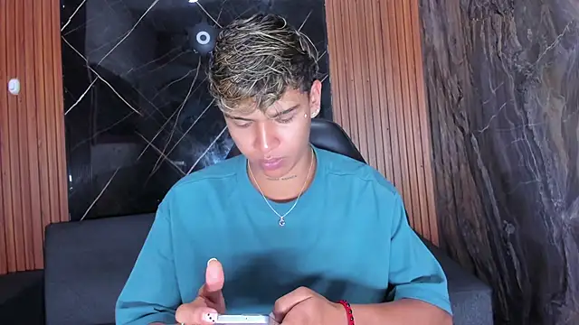 Timmy Kiing  online show from December 3, 2025, 9:13 pm