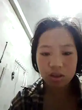 Yumiik2kk online show from December 3, 2025, 9:02 pm