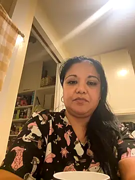 tattedlatina online show from November 10, 2025, 8:13 am