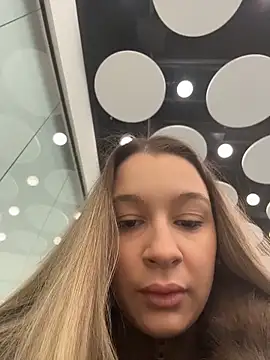 SashaCatt online show from November 26, 2025, 7:42 am