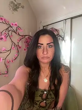 ValayaNoire online show from December 17, 2025, 6:36 pm