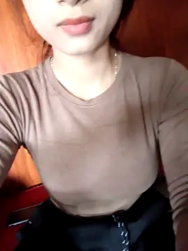 Snapshot of Hini68 chatting on November 11, 2025, 4:34 am Hini68 online show from November 11, 2025, 4:34 am