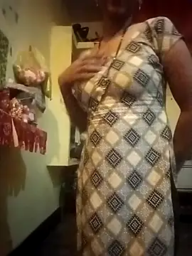 Snapshot of Roshni_11 chatting on February 14, 2026, 5:43 pm Roshni 11 online show from February 14, 2026, 5:43 pm