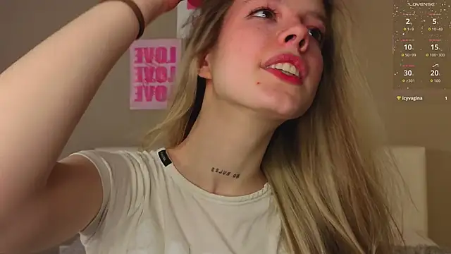 Snapshot of TiffinyMergist chatting on February 10, 2026, 8:35 pm TiffinyMergist online show from February 10, 2026, 8:35 pm