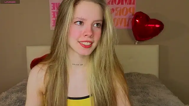 Snapshot of TiffinyMergist chatting on February 20, 2026, 7:03 pm TiffinyMergist online show from February 20, 2026, 7:03 pm